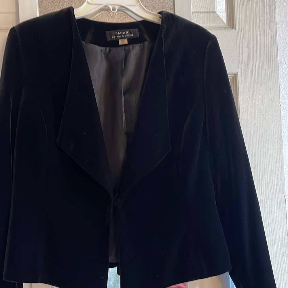 Tahari Black Velvet Blazer size 10